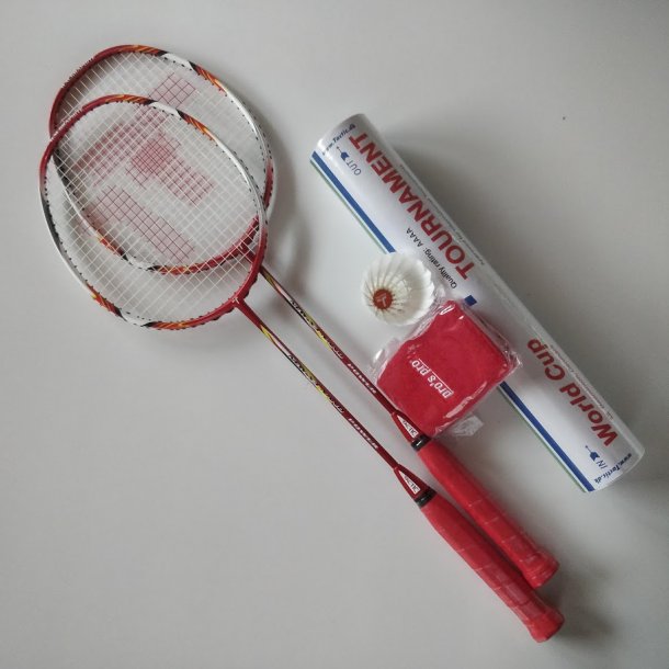 2 stk. - PAKKE. med kvalitets badmintonbolde og greb.  X3 NANO POWER