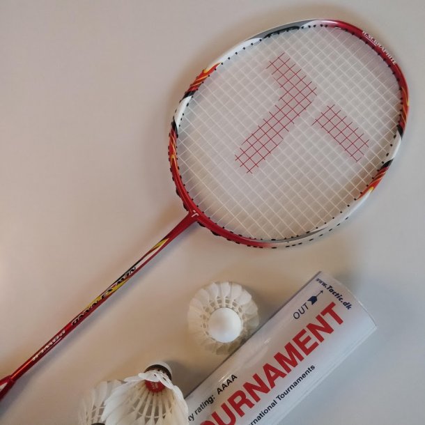 TILBUD's PAKKE. med kvalitets badmintonbolde og greb.  X3 NANO POWER
